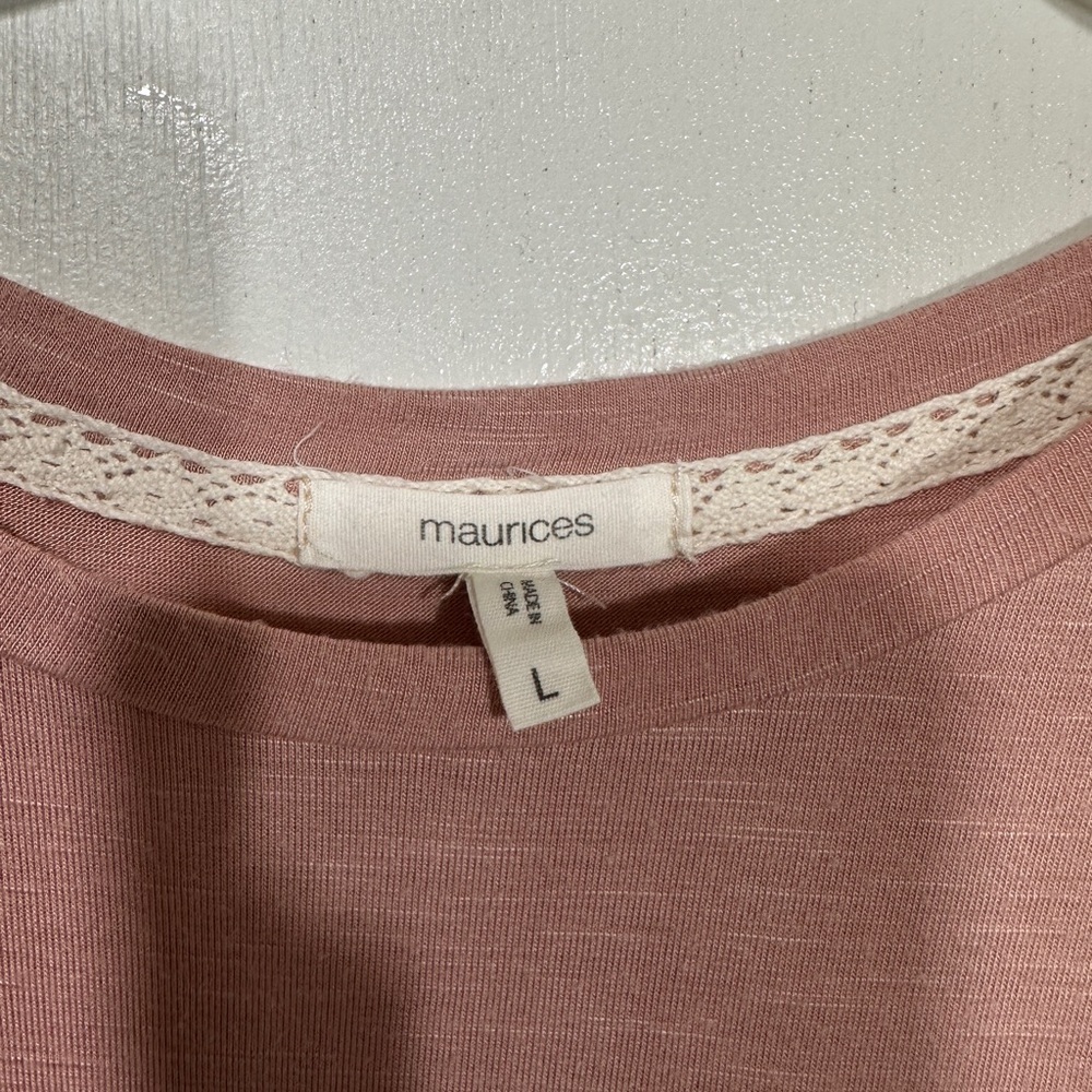 Woman’s shirt - Picture 3 of 3